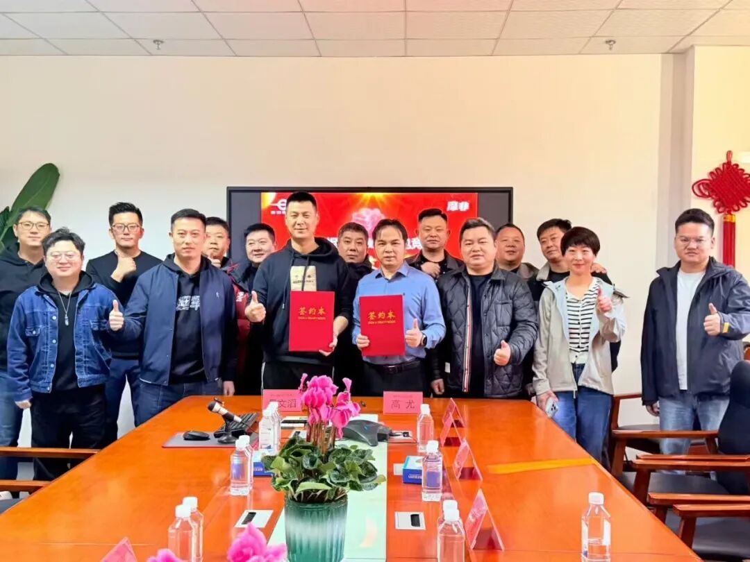 摩非电竞万台签约引爆行业！泰坦军团 QD-OLED 成电竞新标杆 · 现场与资料图片